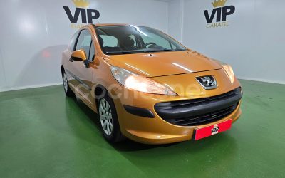 PEUGEOT 207 Confort 1.4 75